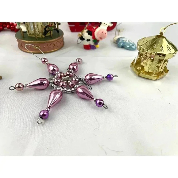 12x VTG Holiday Hanging Ornaments Christmas Sleigh Penguins Cows Santa 1990s - Picture 4 of 9